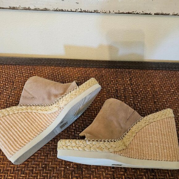 VINCE CAMUTO Tan Slip on Wedges  size 10M - Picture 5 of 6